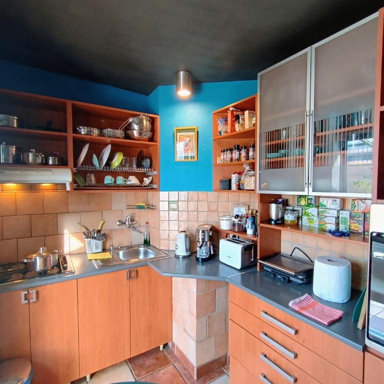 On The Terrace La Vida Joy Mansard Top Kitchen - Apartment - 3