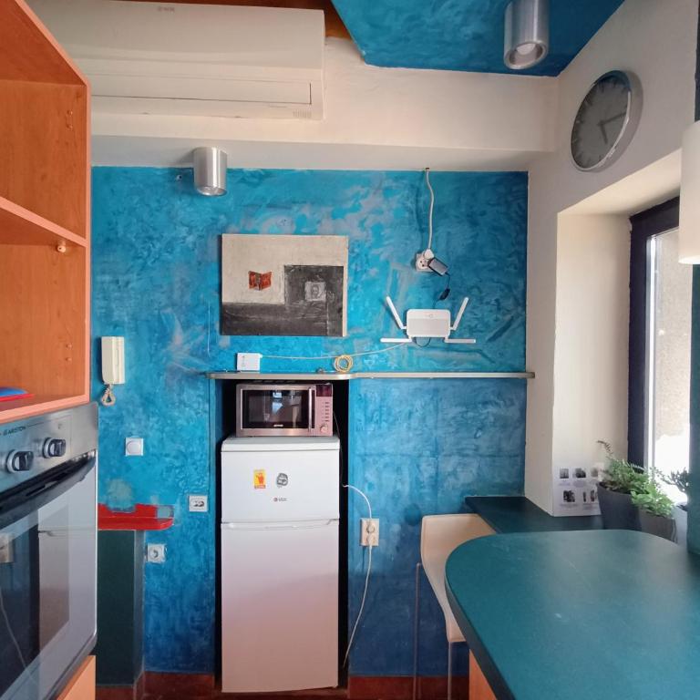 On The Terrace La Vida Joy Mansard Top Kitchen - Apartment - 7