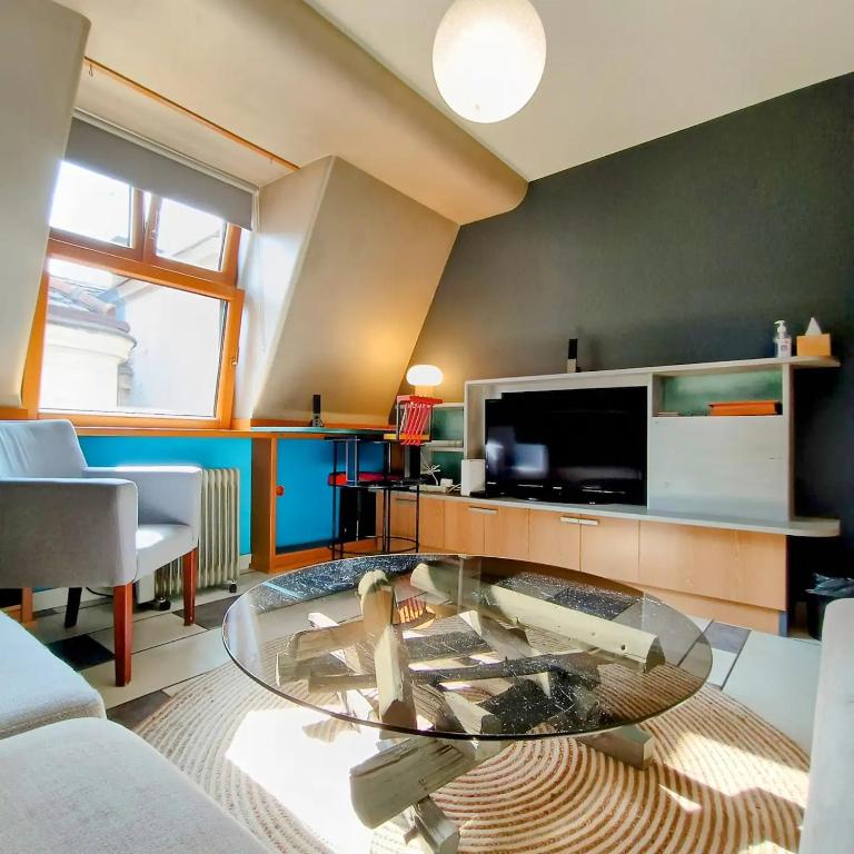 On The Terrace La Vida Joy Mansard Top Kitchen - Apartment - 12
