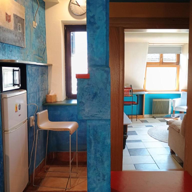 On The Terrace La Vida Joy Mansard Top Kitchen - Apartment - 16