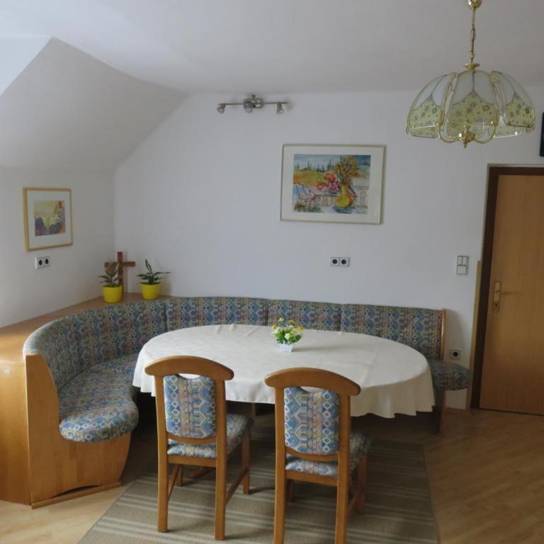 Ferienwohnung Dreiländereck - Villach Land - Faaker See - Appartamento con 2 Camere da Letto, Balcone e Terrazza - 3