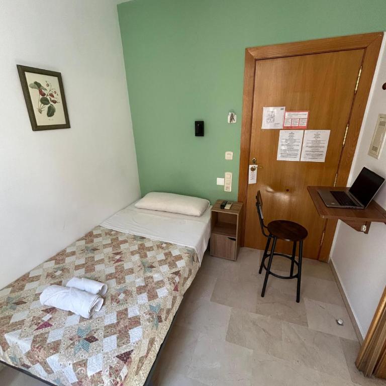 Hostal El Olivo - Single Room with Private Bathroom - 8
