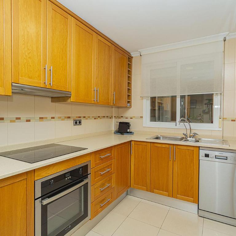 065 City Heart Retreat Alicante-Holiday - Apartment with Balcony - 14