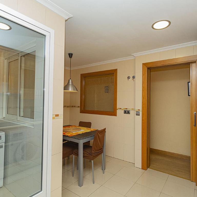 065 City Heart Retreat Alicante-Holiday - Apartment with Balcony - 17