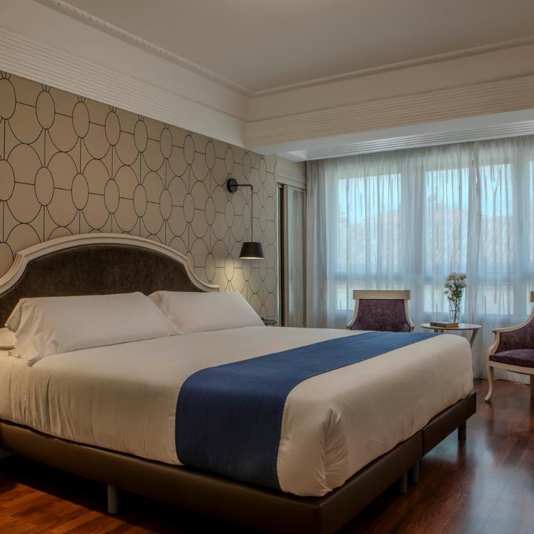 Hotel Corona de Castilla Burgos - Habitación Doble Premium Exterior con cama extragrande - 1