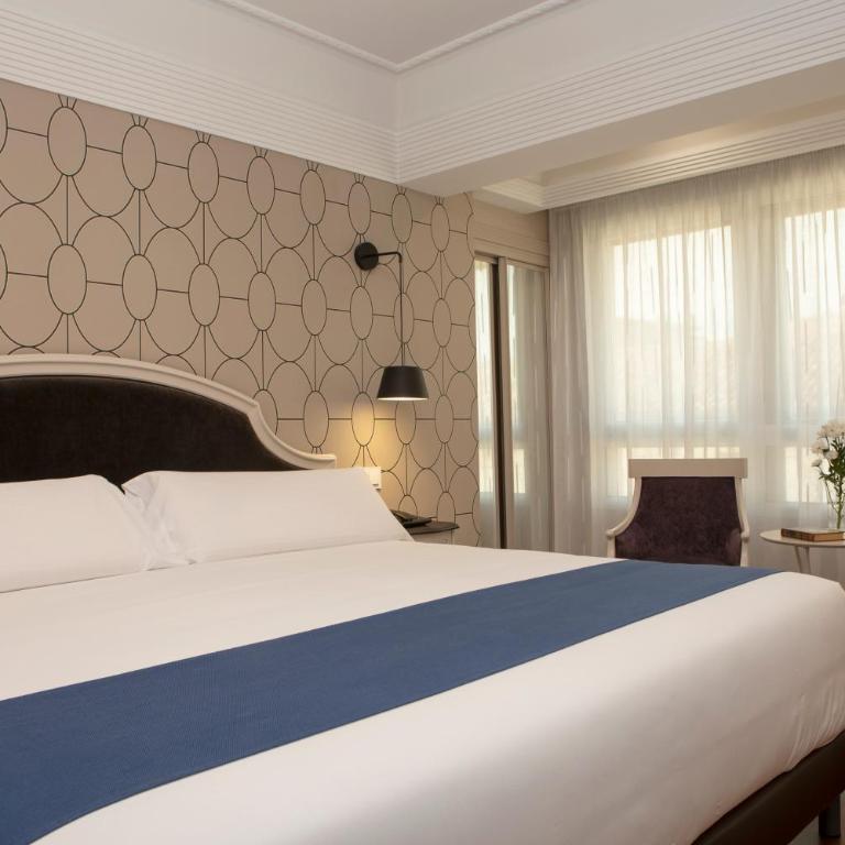 Hotel Corona de Castilla Burgos - Habitación Doble Premium Exterior con cama extragrande - 4