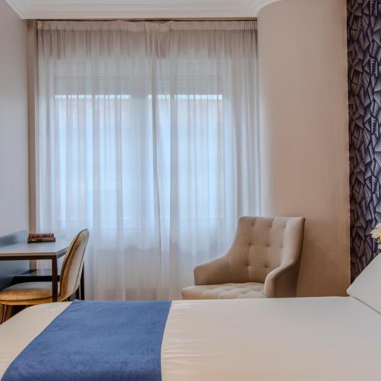 Hotel Corona de Castilla Burgos - Habitación Cuádruple Confort - 3