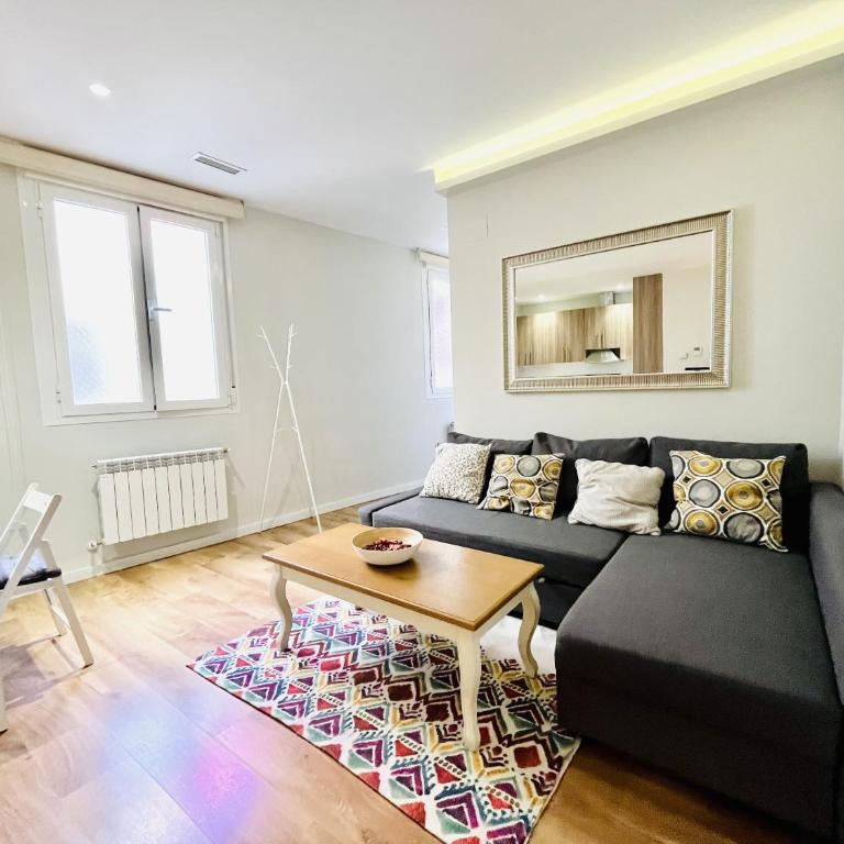 dPLACE To Be - Luxury Apartment in Historic Center - Two-Bedroom Deluxe Apartment with Balcony - 1