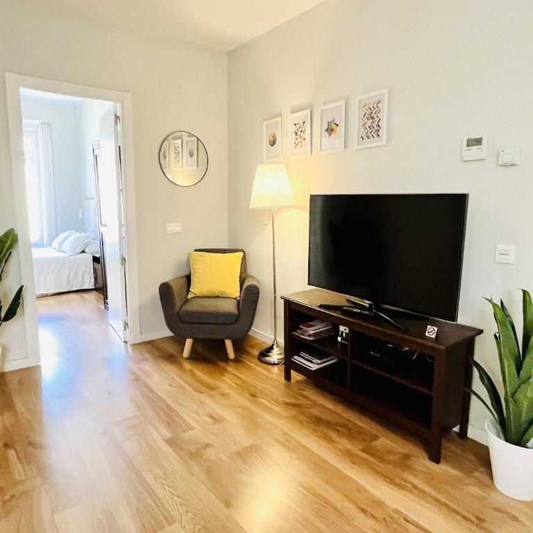 dPLACE To Be - Luxury Apartment in Historic Center - Two-Bedroom Deluxe Apartment with Balcony - 5