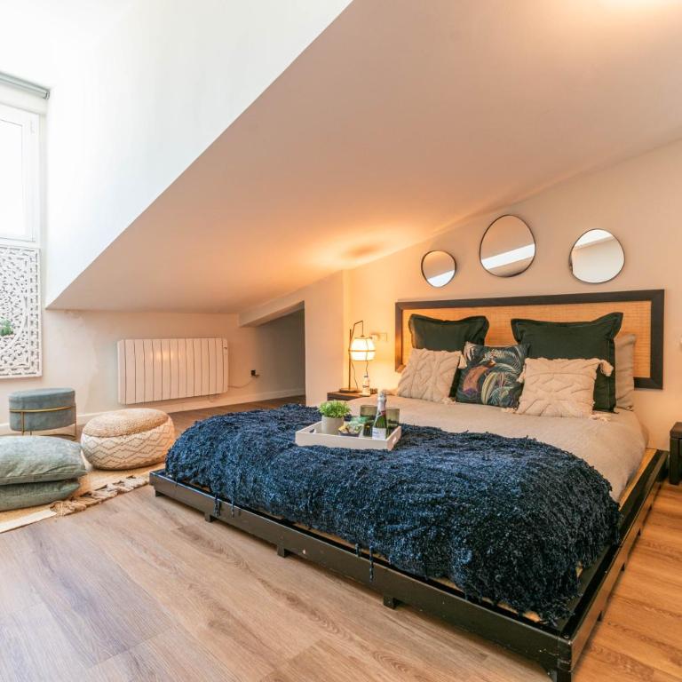 Authentic Madrid Experience -Plaza Mayor 7min walk - Spectacular view - Champagne - One-Bedroom Apartment - 17