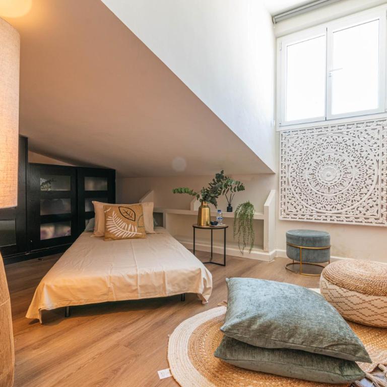 Authentic Madrid Experience -Plaza Mayor 7min walk - Spectacular view - Champagne - One-Bedroom Apartment - 7