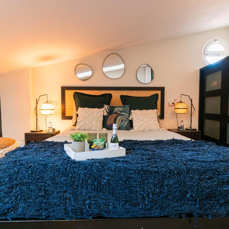 Authentic Madrid Experience -Plaza Mayor 7min walk - Spectacular view - Champagne - One-Bedroom Apartment - 4