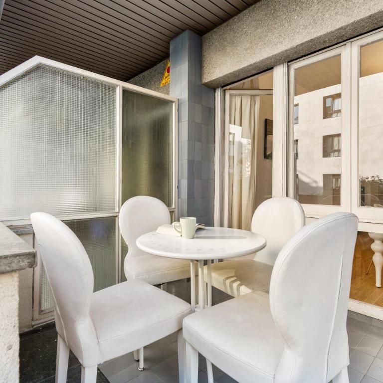 Big Central Barcelona Flat - 4BR for 7 - Apartamento - 14