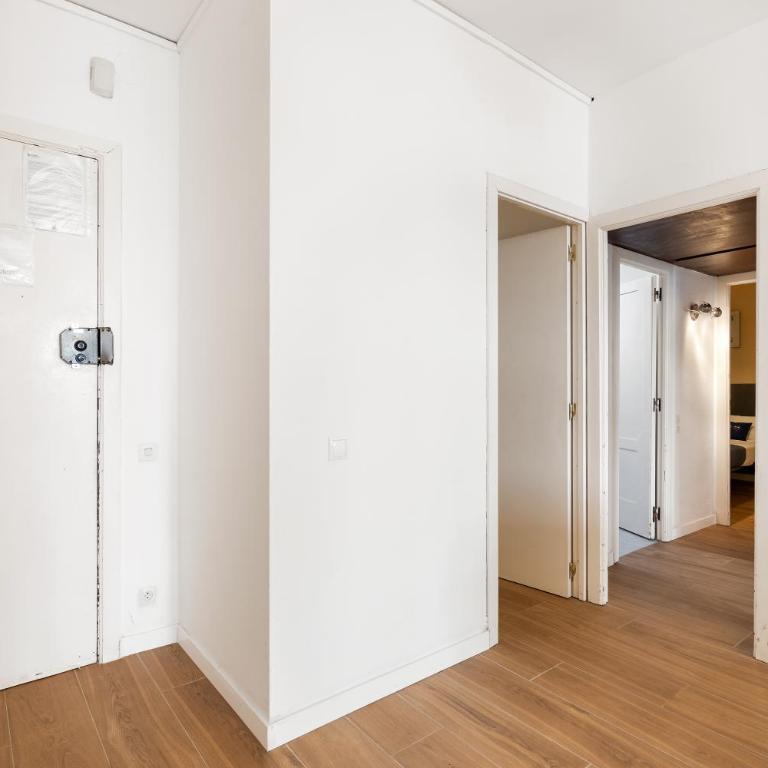 Big Central Barcelona Flat - 4BR for 7 - Apartamento - 26