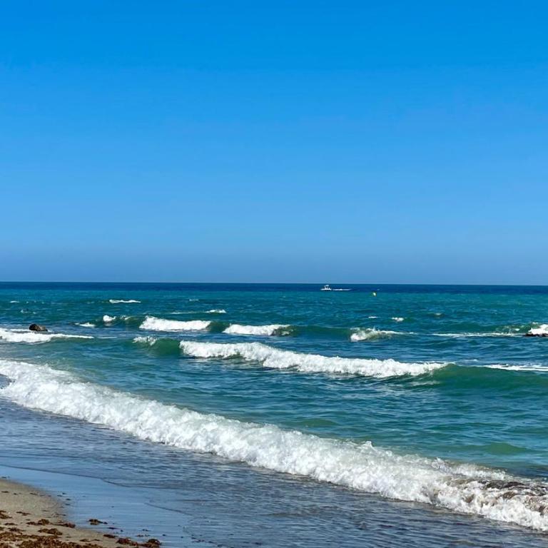 3New 2 bed 2 bath Apartment with Community pool and local beach - Apartamento de 2 dormitorios - 1