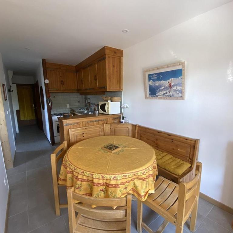 Appartement 5 pers, centre Cernix, piste & commerces, animaux admis, parking, balcon - FR-1-733-148 - Apartment - 2