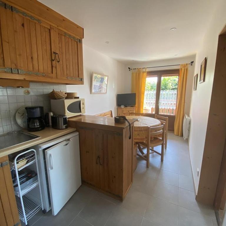 Appartement 5 pers, centre Cernix, piste & commerces, animaux admis, parking, balcon - FR-1-733-148 - Apartment - 9