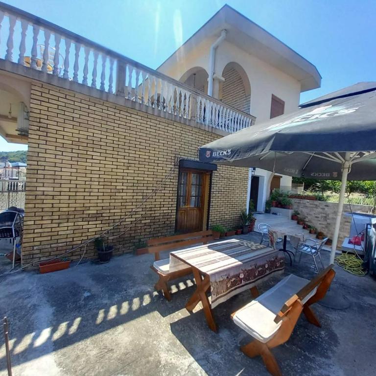 Ulpiana - Apartments,Rooms,Hostel - Triple Room with Bathroom - 2
