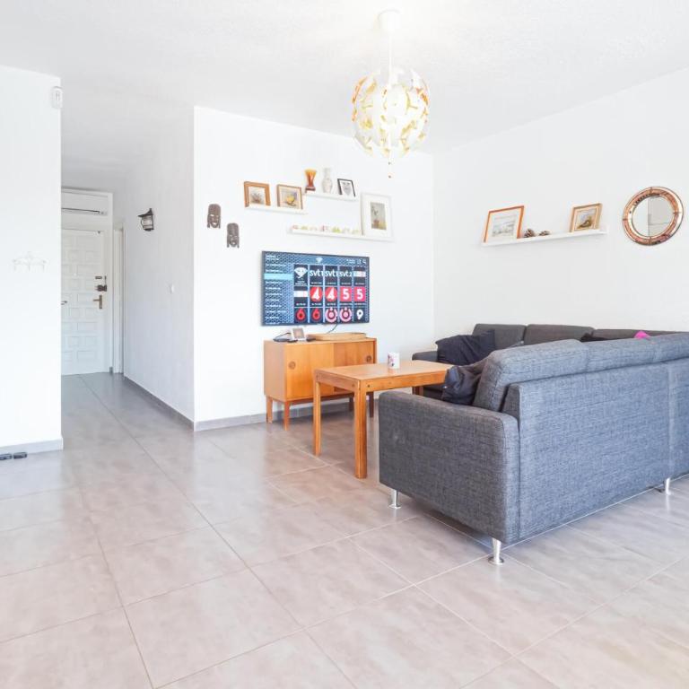 3 Bedroom Beautiful Apartment In Torrevieja - Three-Bedroom Apartment - 7