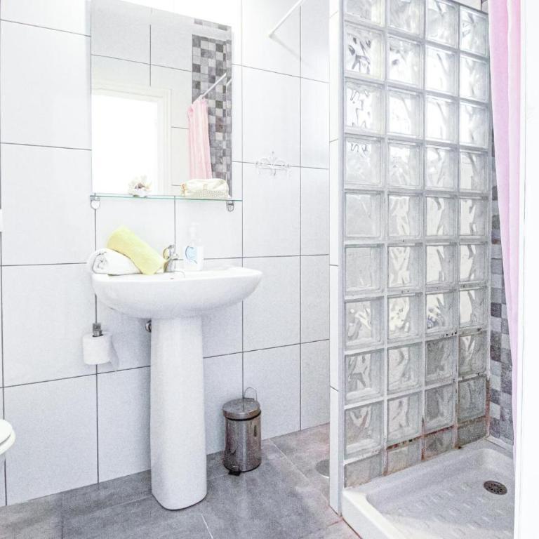 3 Bedroom Beautiful Apartment In Torrevieja - Three-Bedroom Apartment - 14