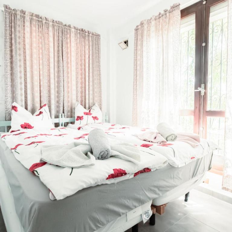 3 Bedroom Beautiful Apartment In Torrevieja - Three-Bedroom Apartment - 9
