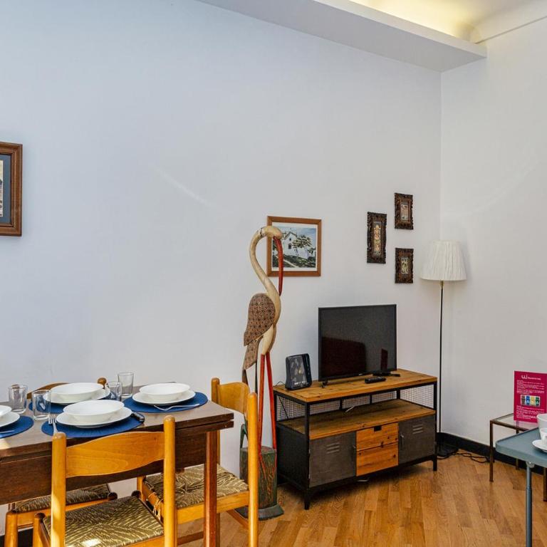 Colour and Comfort in the City Centre by Wonderful Italy - Apartment - 2