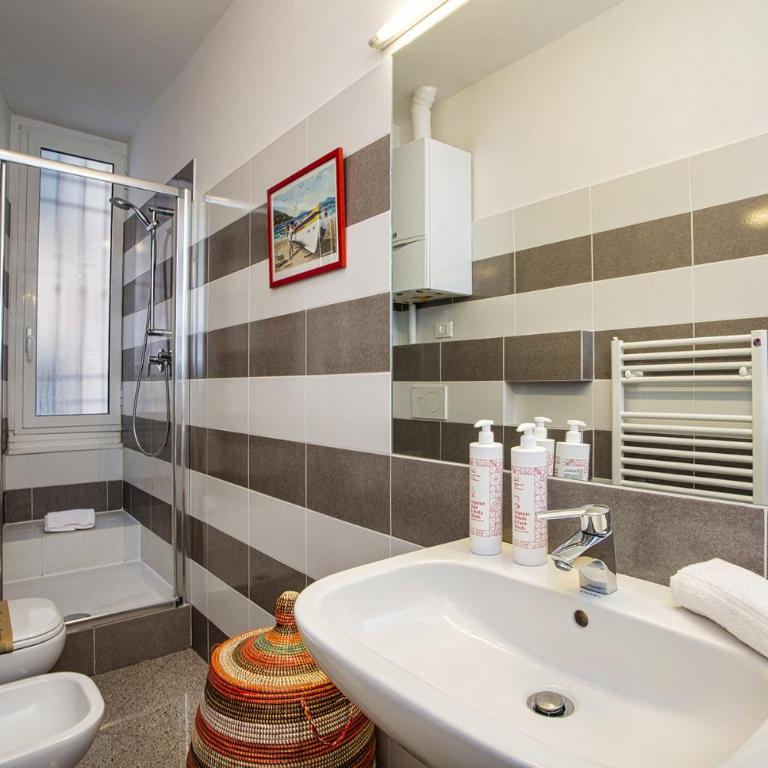 Colour and Comfort in the City Centre by Wonderful Italy - Apartment - 13