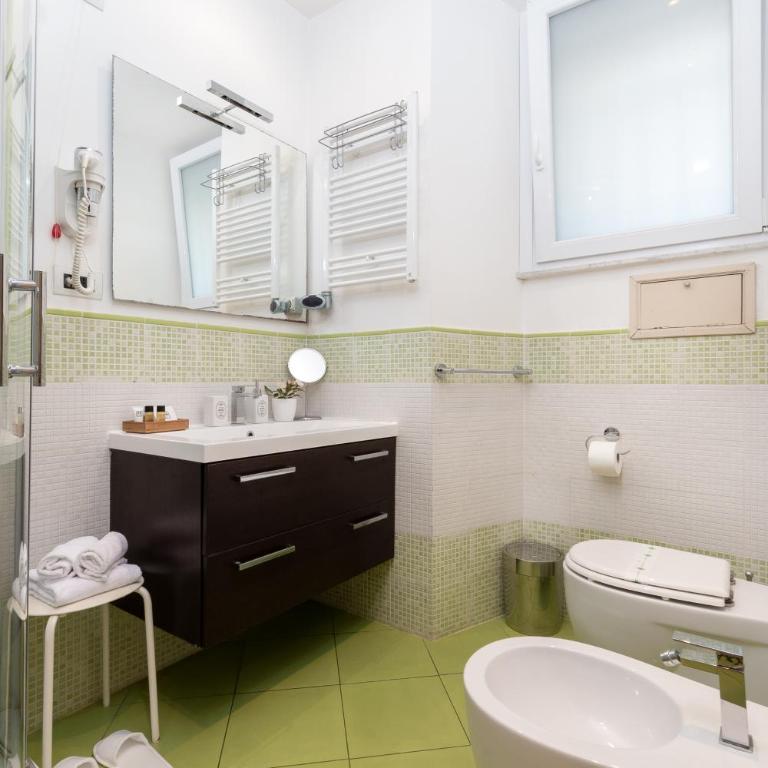 Next Stop St Peter Rome - Large Standard Room - 11