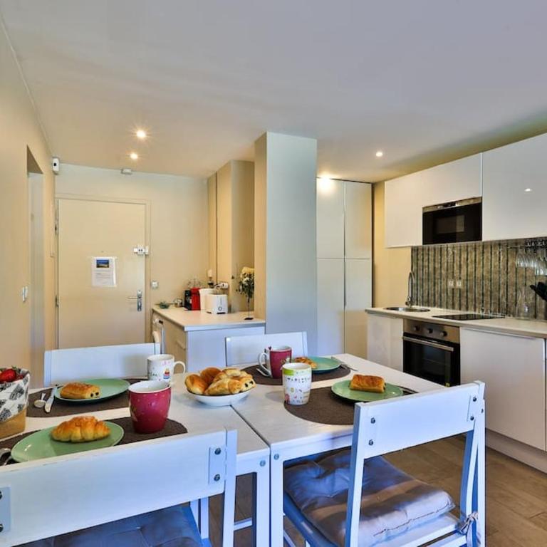 Centre St Tropez - Gd 2 pièces, piscine et parking - Apartment mit 1 Schlafzimmer - 8