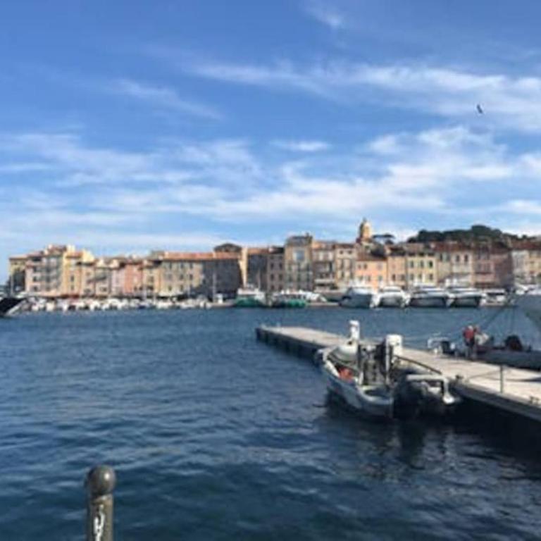 Centre St Tropez - Gd 2 pièces, piscine et parking - Apartment mit 1 Schlafzimmer - 12