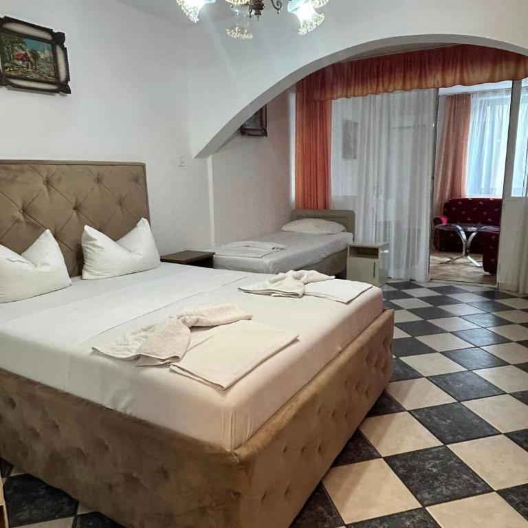 Saki Apartments - Family Room - 2