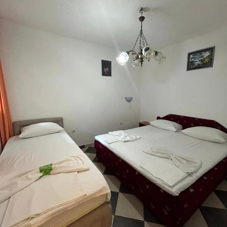 Saki Apartments - Family Room - 4