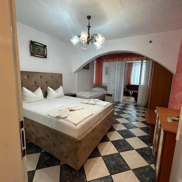 Saki Apartments - Family Room - 5