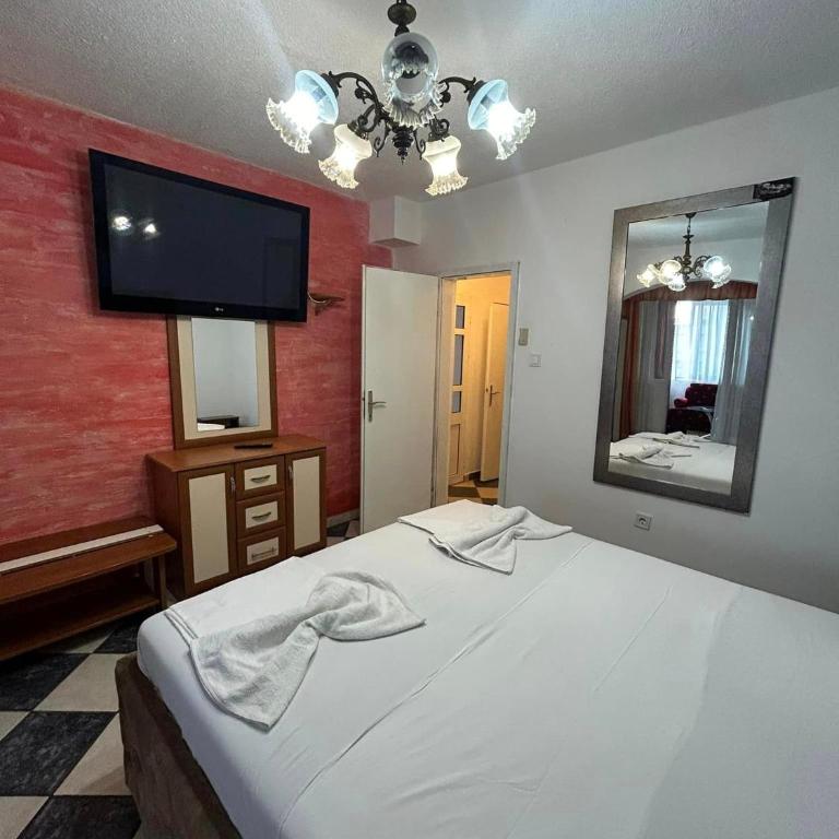 Saki Apartments - Family Room - 6