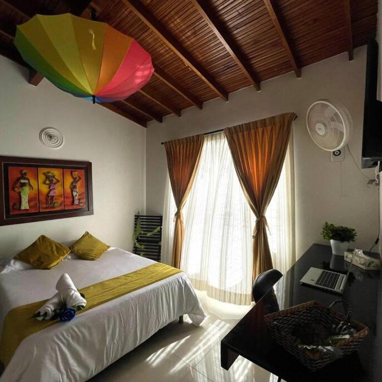 Tu hogar en medellin para 20 Personas - Casa de 8 dormitorios - 40