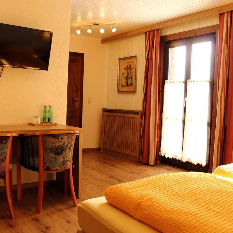 Hotel Sonnenhof - Doppel- oder Zweibettzimmer - 3