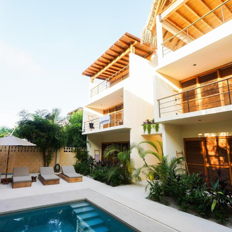 Casa Borka LUXURY FULLY FURNISHED BEACH CONDOS WITH POOL - Apartamento Superior - 1