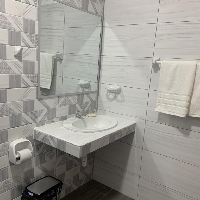 Estreno: Cómodo y céntrico Dpto. en Caraz Dulzura. - Apartamento de 2 dormitorios - 9