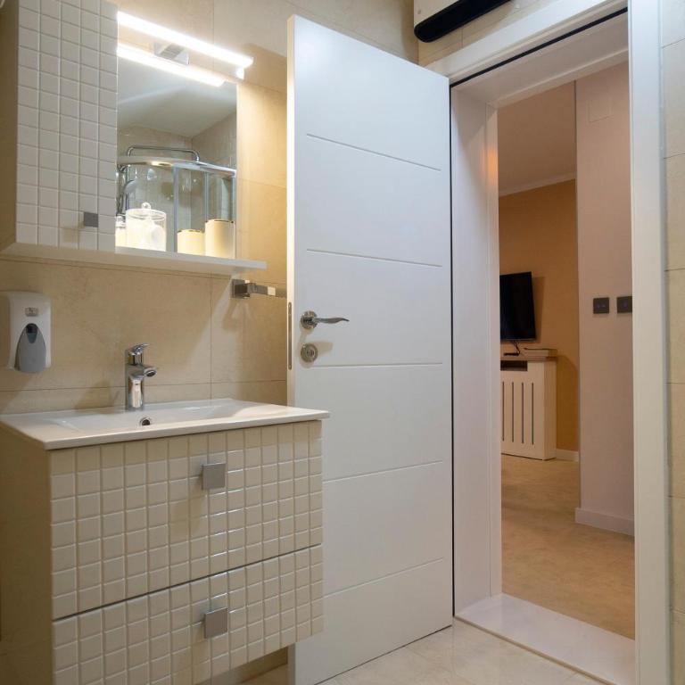 Apartmani AS - Porodična Soba - 19