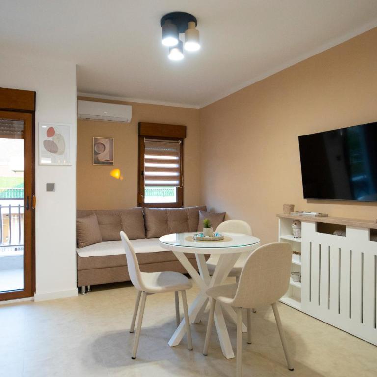 Apartmani AS - Porodična Soba - 38