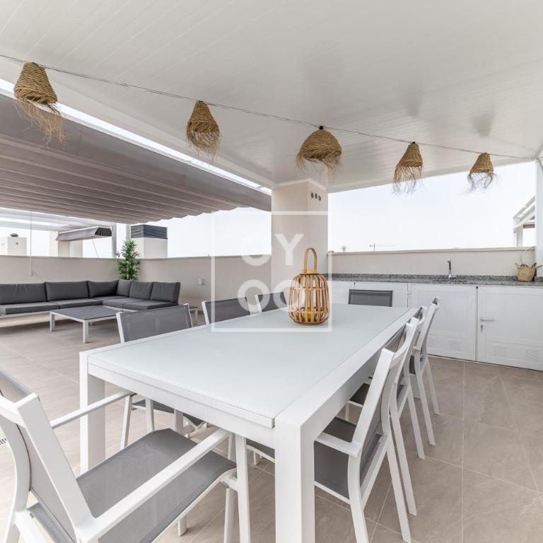 Amanecer Signature Penthouse - high-end rooftop terrace - by OYOOSTAYS - Apartamento Deluxe de 2 dormitorios con vistas al jardín - 21