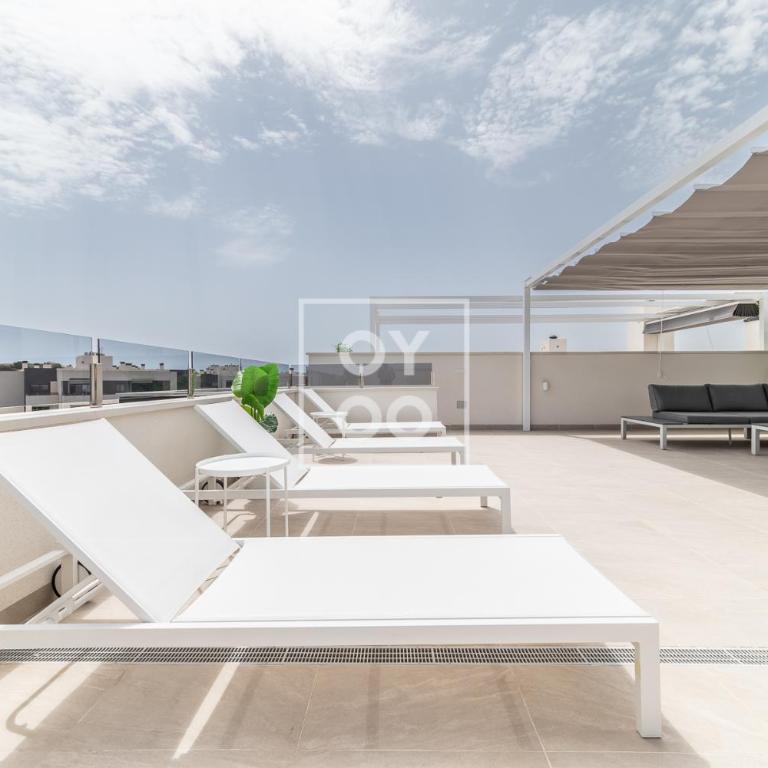 Amanecer Signature Penthouse - high-end rooftop terrace - by OYOOSTAYS - Apartamento Deluxe de 2 dormitorios con vistas al jardín - 1