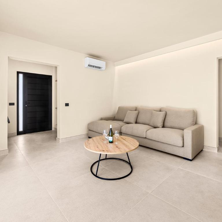 Lanzarote Villas Marina Volcan - Three-Bedroom Villa - 3
