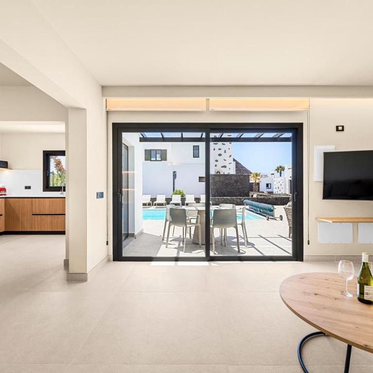 Lanzarote Villas Marina Volcan - Three-Bedroom Villa - 8