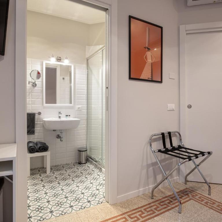 CASA VACANZA San LO' ZONA SAN LORENZO TERMINI ROMA - Double Room with Private Bathroom - 21