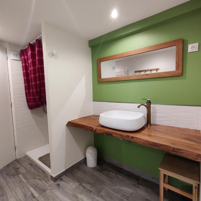 Gîte les Ramiers. - Chambre Familiale avec Salle de Bains Privative - 2