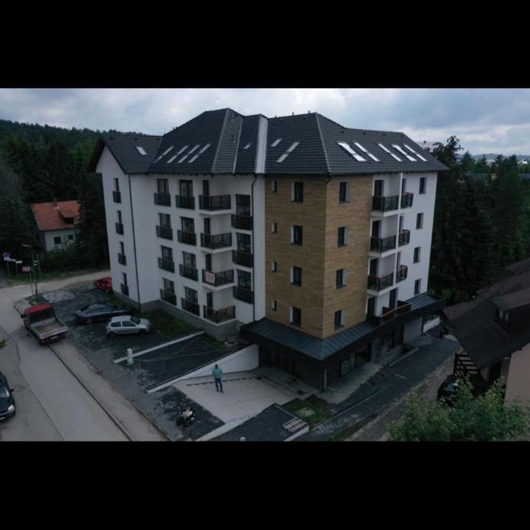 Apartman Zlatibor hotel buk 21 - Deluks Dvokrevetna Soba sa 2 Bračna Kreveta - 1
