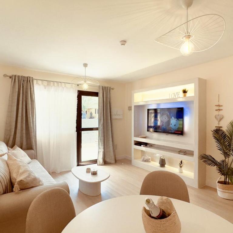 Golden Dream, Swimming Pool and parking - One-Bedroom House - 4