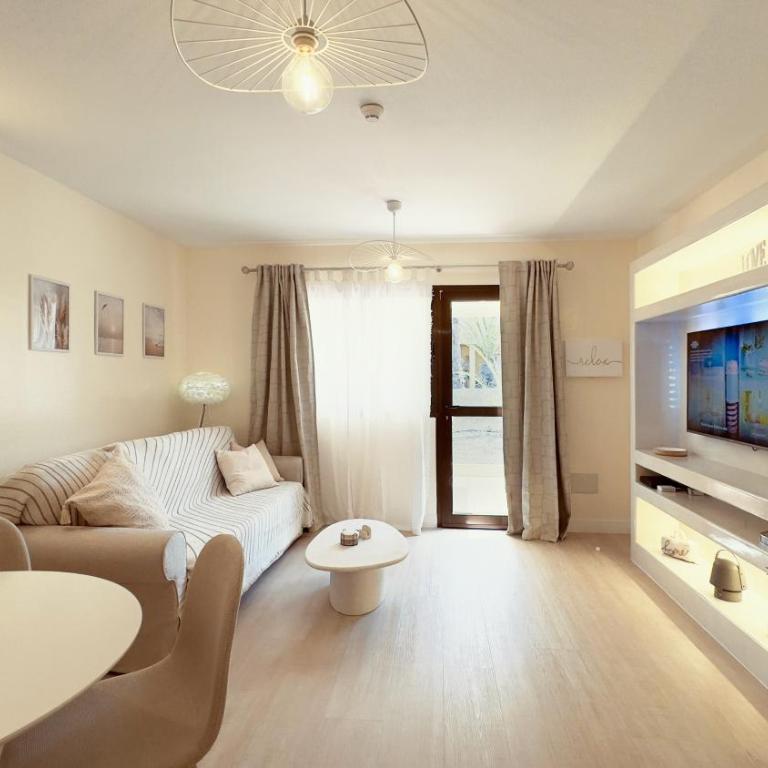 Golden Dream, Swimming Pool and parking - One-Bedroom House - 13