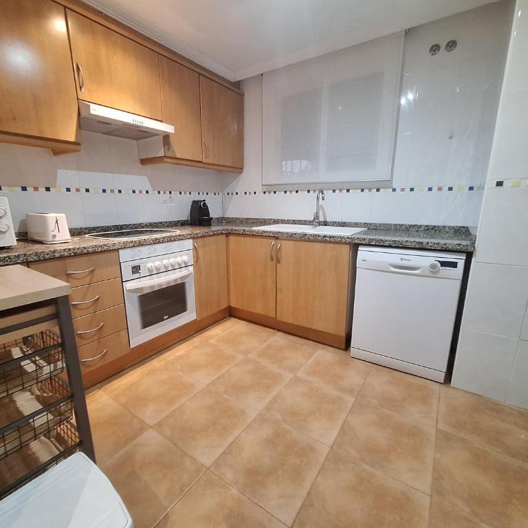 Casa Gloria con gran patio y acceso directo a piscina - Apartamento con terraza - 11